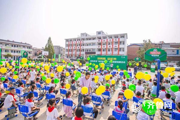 尊龙凯时人生就是博筑梦想 益起来 青岛啤酒“爱心体育场“落地湖北随州(图3)